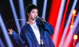 华晨宇综艺爆料失恋视频,泪洒现场引粉丝心疼