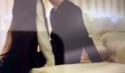 女友爆料接吻视频,甜蜜瞬间引发网友热议